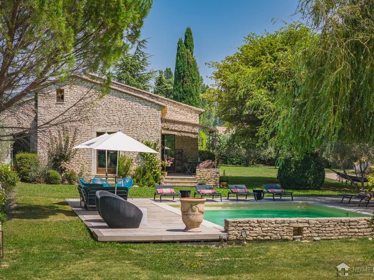 Villa for Sale in Gordes, The Luberon / Vaucluse 10