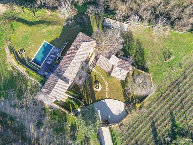 Villa for Sale in Oppede, The Luberon / Vaucluse 15