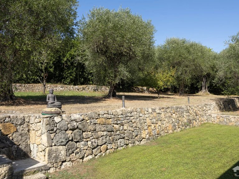 Villa for Sale in Grasse, Mougins, Valbonne, Grasse Area 12