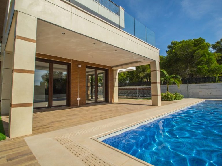 Villa for Sale in Finestrat, Alicante 3