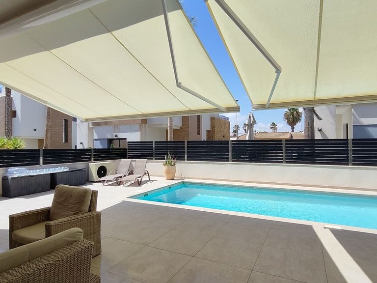 Villa for Sale in Torrevieja, Alicante 24