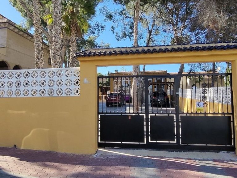 Villa for Sale in Los Balcones, Alicante 25