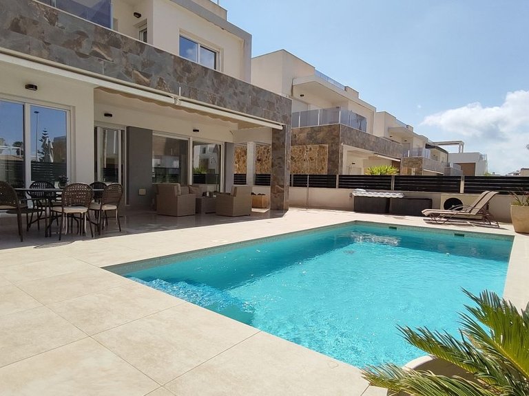 Villa for Sale in Torrevieja, Alicante 2