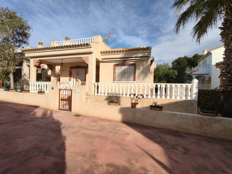 Villa for Sale in Algorfa, Alicante 1