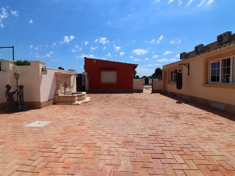 Country House for Sale in Costa Blanca Heredades, Alicante 38