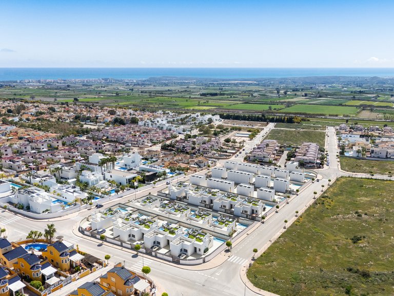 Villa for Sale in Costa Blanca La Marina, Alicante 10