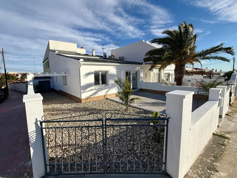 Villa for Sale in Ciudad Quesada, Alicante 1