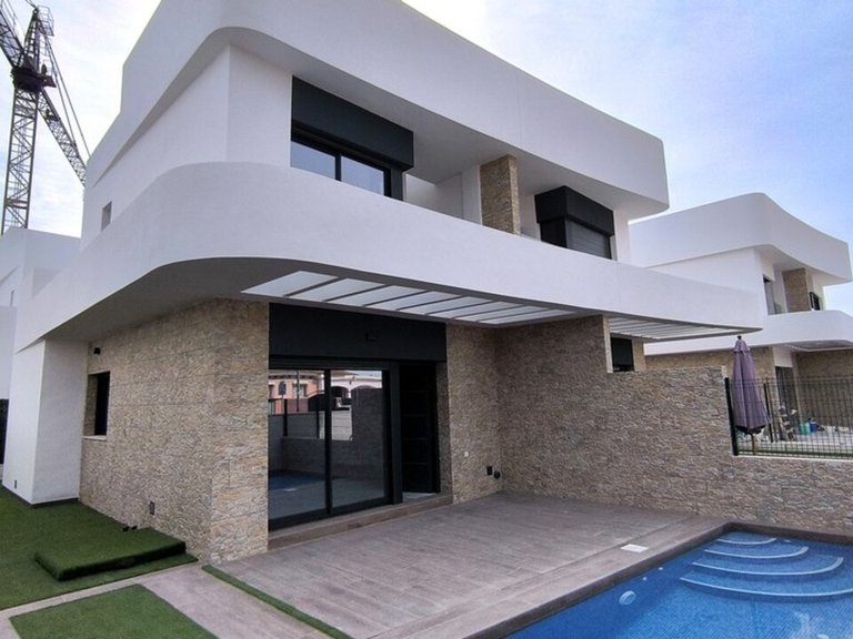 Villa for Sale in Inland La Herrada, Alicante 1