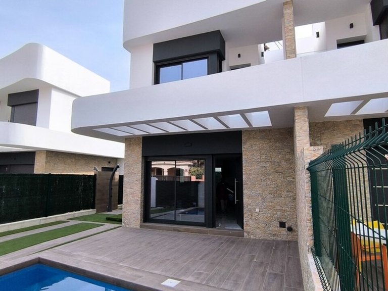 Villa for Sale in Inland La Herrada, Alicante 3