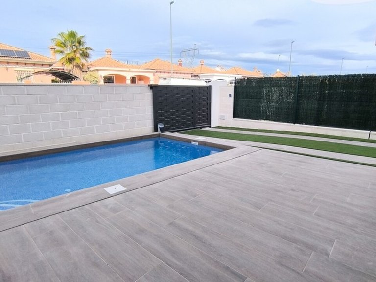 Villa for Sale in Inland La Herrada, Alicante 7