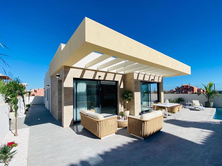 Villa for Sale in Los Montesinos, Alicante 1