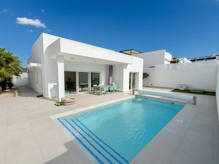 Villa for Sale in BenijÓfar, Alicante 1