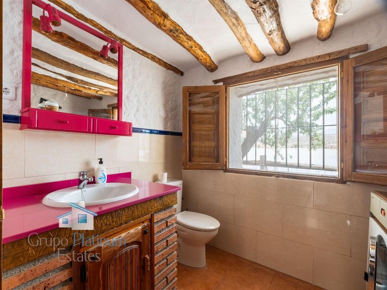 Villa for Sale in Hueneja, Granada 16