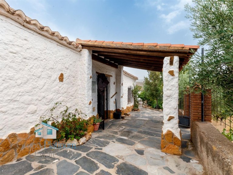 Villa for Sale in Hueneja, Granada 1