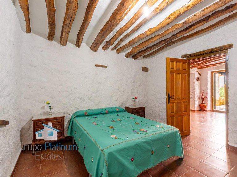 Villa for Sale in Hueneja, Granada 11