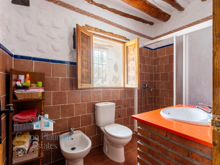 Villa for Sale in Hueneja, Granada 10