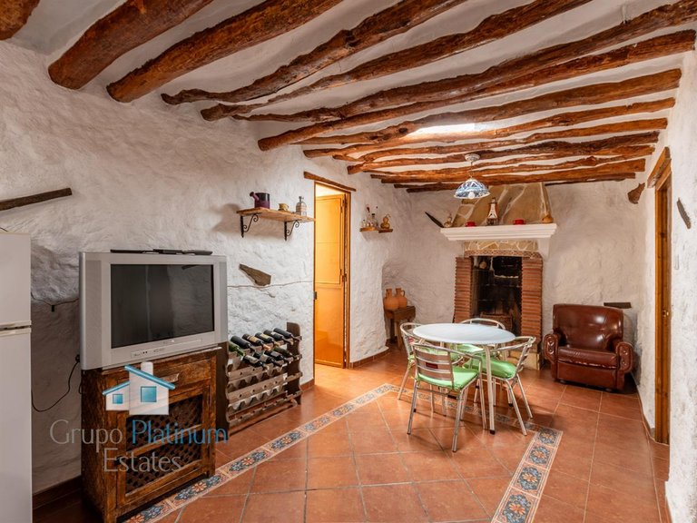 Villa for Sale in Hueneja, Granada 9