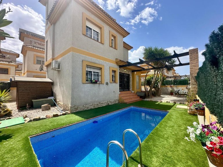Villa for Sale in Costa Blanca Los Montesinos, Alicante 1