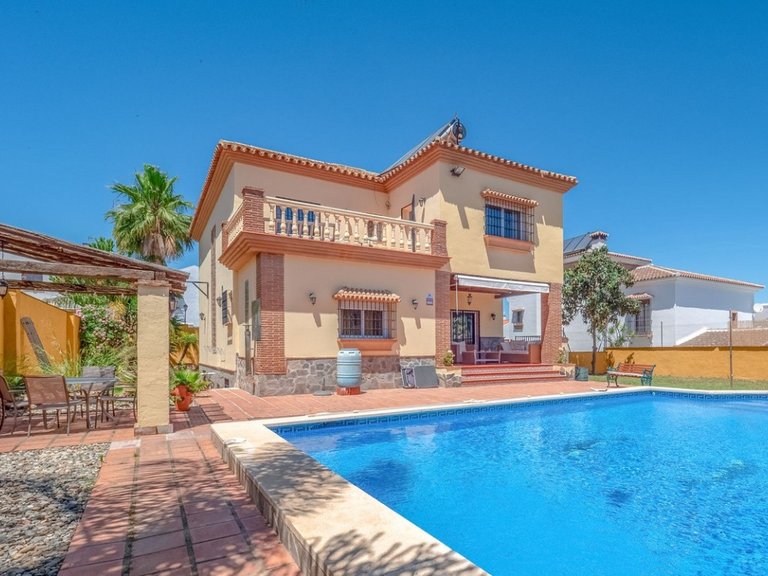 Villa for Sale in Alhaurin El Grande, Malaga 1