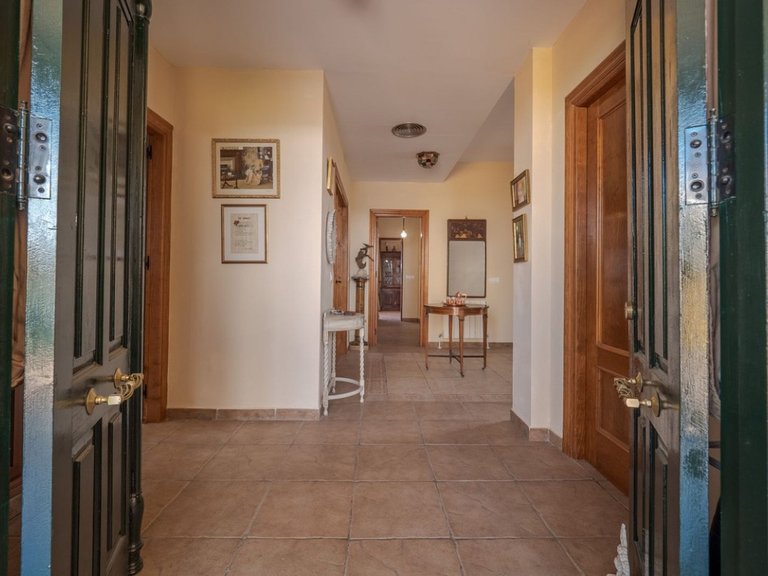Villa for Sale in Alhaurin El Grande, Malaga 9