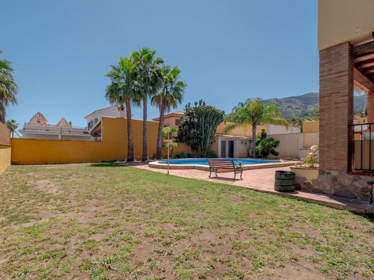 Villa for Sale in Alhaurin El Grande, Malaga 32