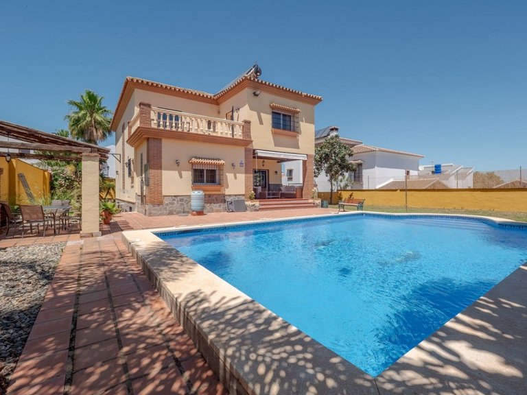 Villa for Sale in Alhaurin El Grande, Malaga 35