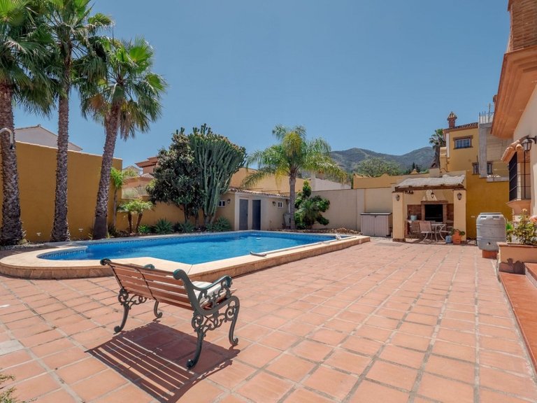 Villa for Sale in Alhaurin El Grande, Malaga 38
