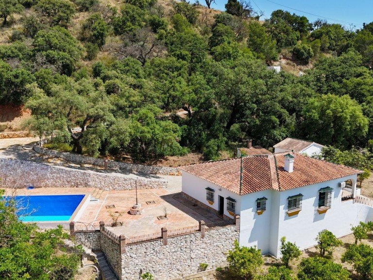 Villa for Sale in Alhaurin El Grande, Malaga 1