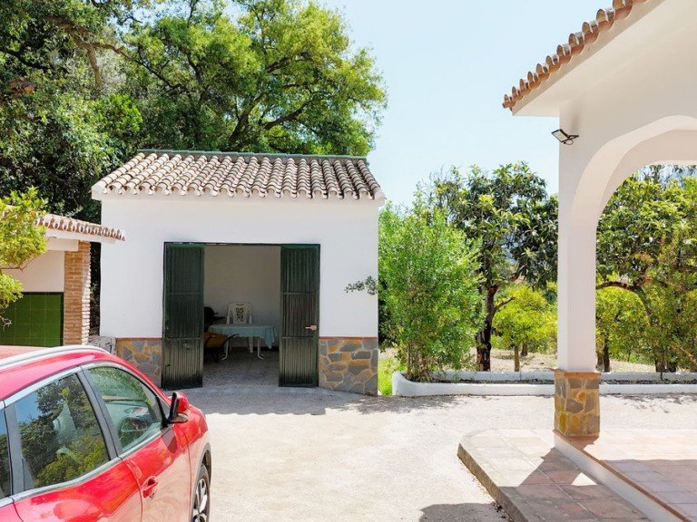 Villa for Sale in Alhaurin El Grande, Malaga 2