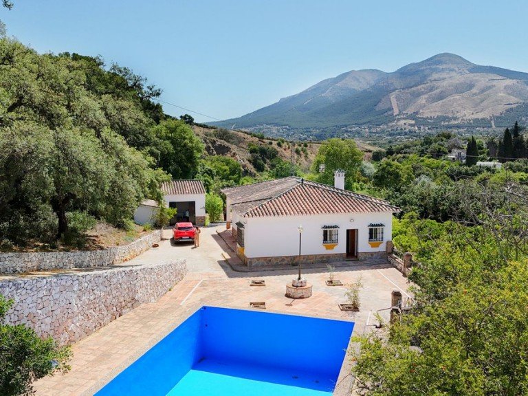 Villa for Sale in Alhaurin El Grande, Malaga 3