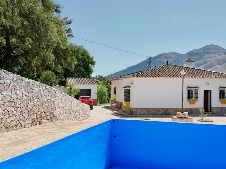 Villa for Sale in Alhaurin El Grande, Malaga 7