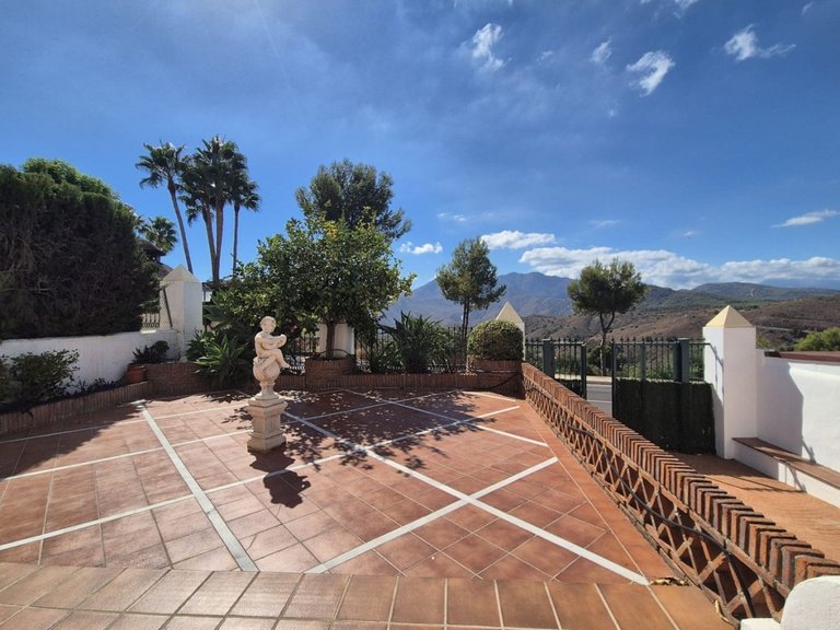 Villa for Sale in Alhaurin El Grande, Malaga 2