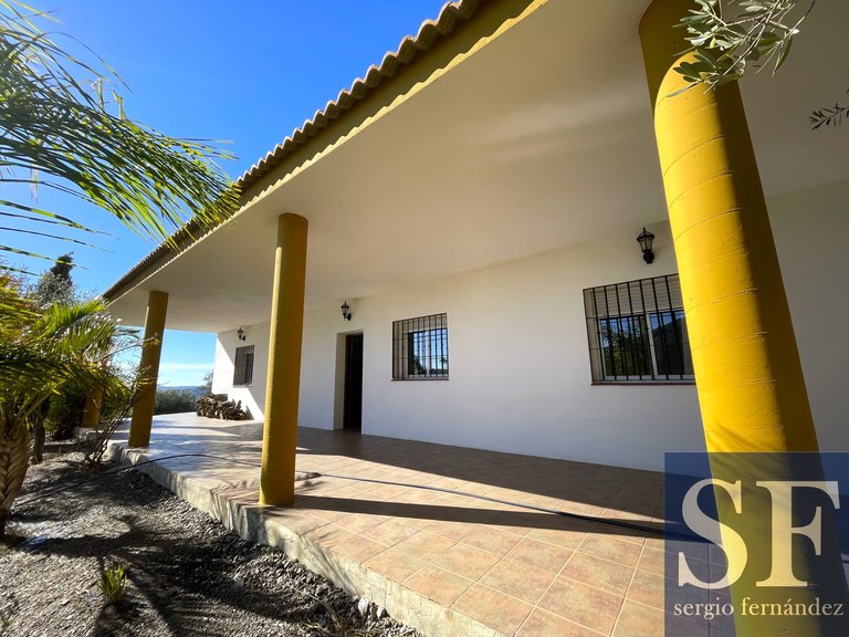 Villa for Sale in Canillas De Aceituno, Malaga 1