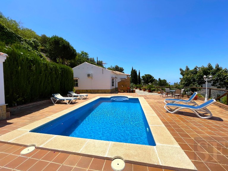 Villa for Sale in Sayalonga, Malaga 1
