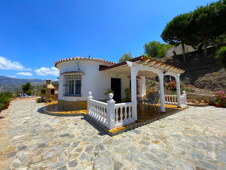 Villa for Sale in Sayalonga, Malaga 2