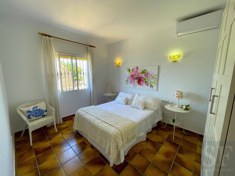 Villa for Sale in Sayalonga, Malaga 9