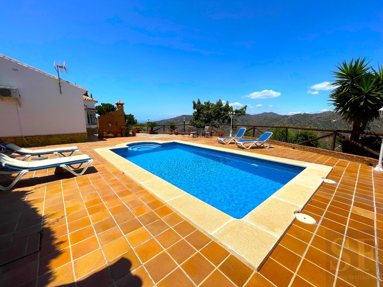 Villa for Sale in Sayalonga, Malaga 15