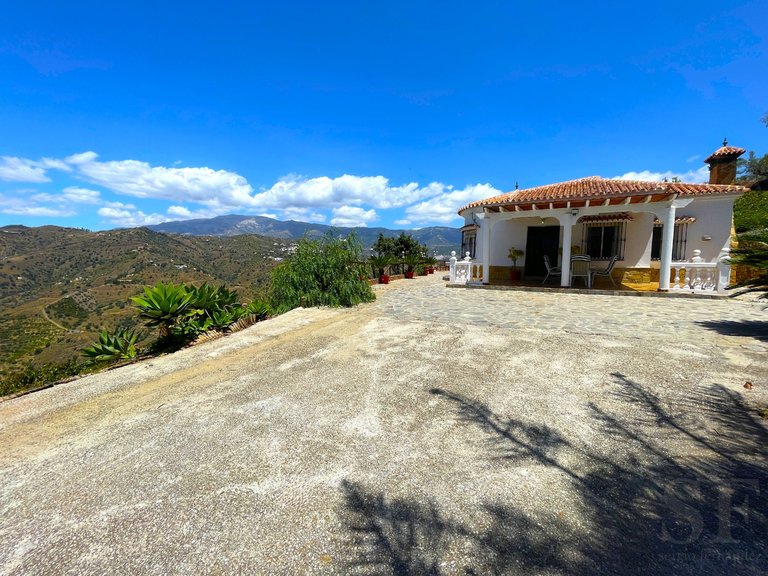 Villa for Sale in Sayalonga, Malaga 18