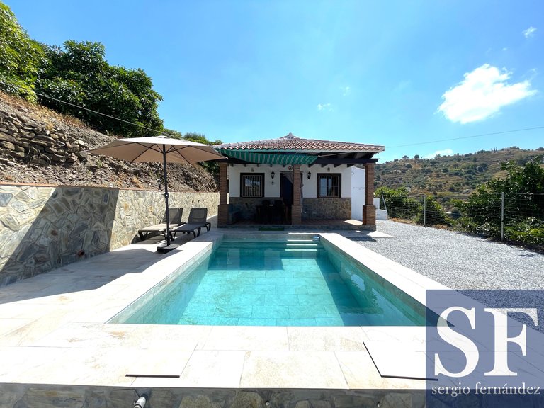 Villa for Weekly Rent in Cómpeta, Malaga 1