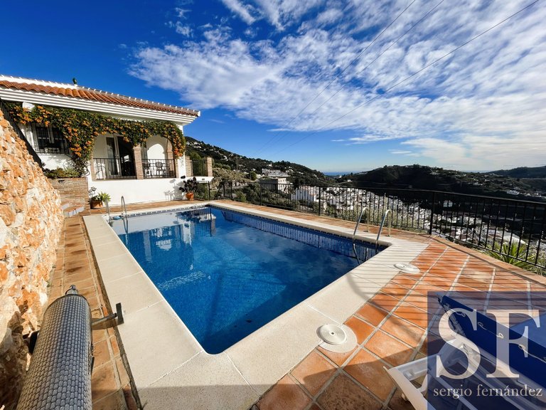 Villa for Sale in Cómpeta, Malaga 1
