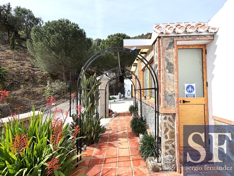 Villa for Sale in Sayalonga, Malaga 11