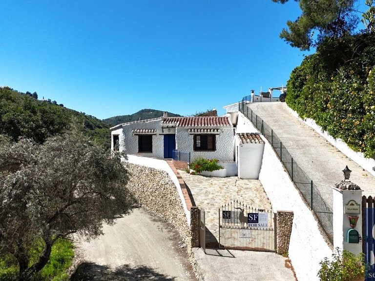 Villa for Sale in Cómpeta, Malaga 1