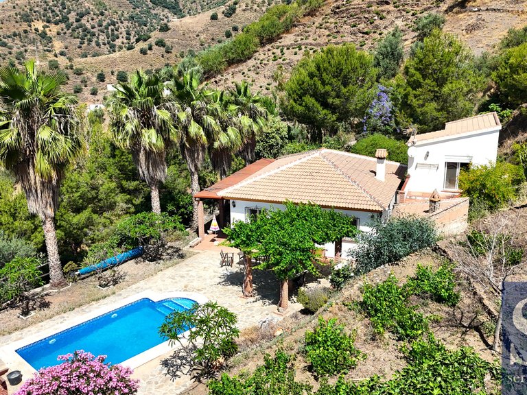 Villa for Sale in Sayalonga, Malaga 9