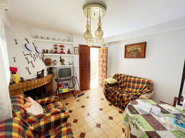 Town House for Sale in Cómpeta, Malaga 2