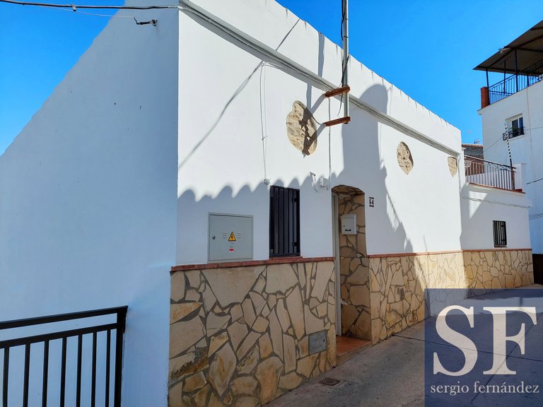 Town House for Sale in Sayalonga, Malaga 2