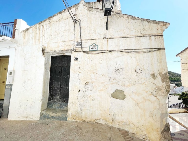 Town House for Sale in Sayalonga, Malaga 2