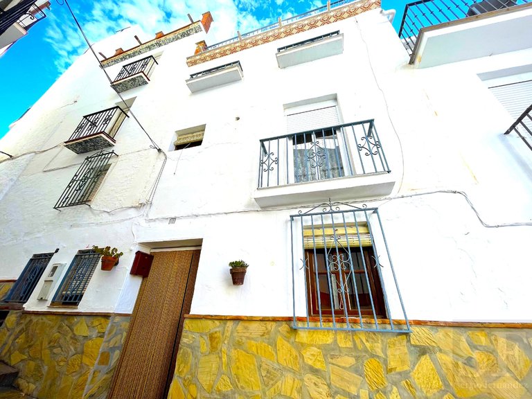Town House for Sale in Árchez, Malaga 1