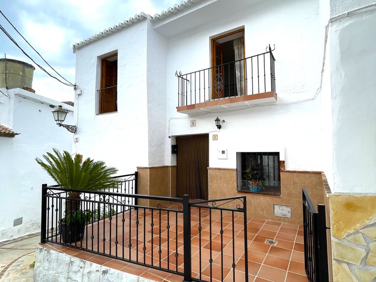 Town House for Sale in Arenas, Malaga 1