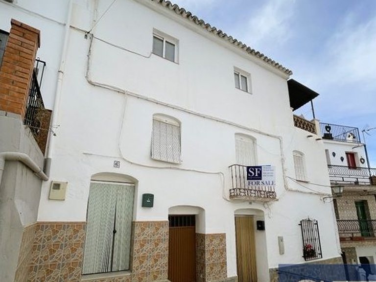 Town House for Sale in Árchez, Malaga 1