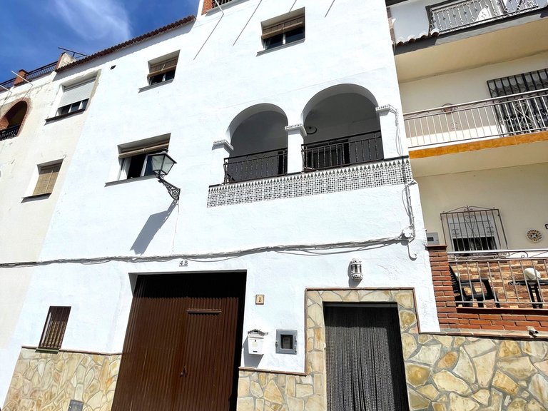Town House for Sale in Arenas, Malaga 1